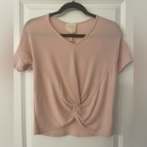 Light pink T-shirt with twist detail size xs